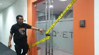 Kantor QNet di Jakarta disegel polisi. Penyegelan terkait kasus dugaan investasi bodong yang ditangani Polres Lumajang, Jawa Timur. (Ady Anugrahadi/Liputan6.com)