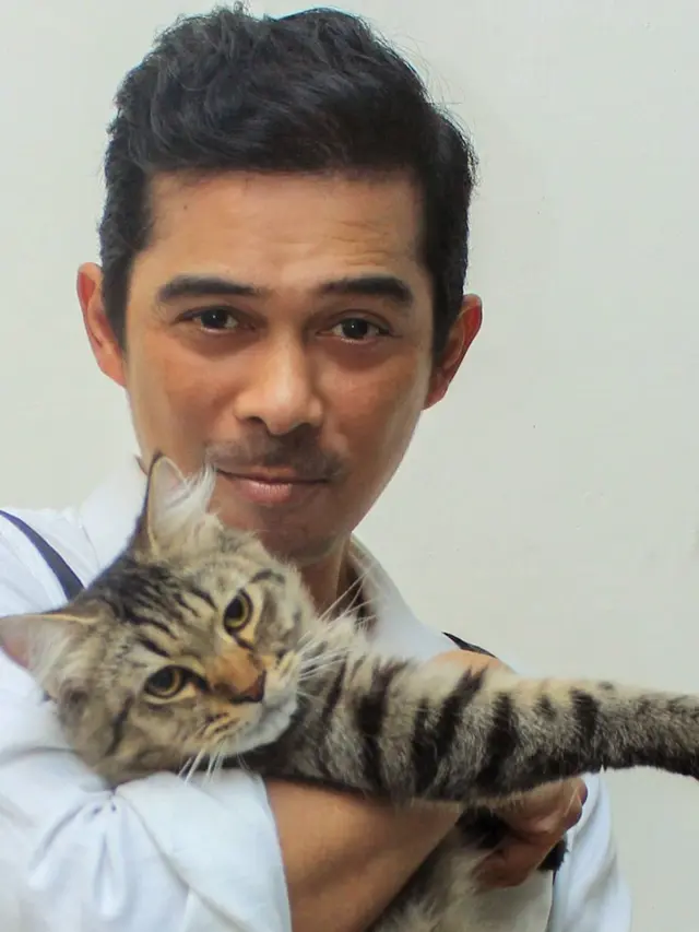 Resmi Menikah, Ini 6 Potret Rico Hidros Suami Angelica Simperler