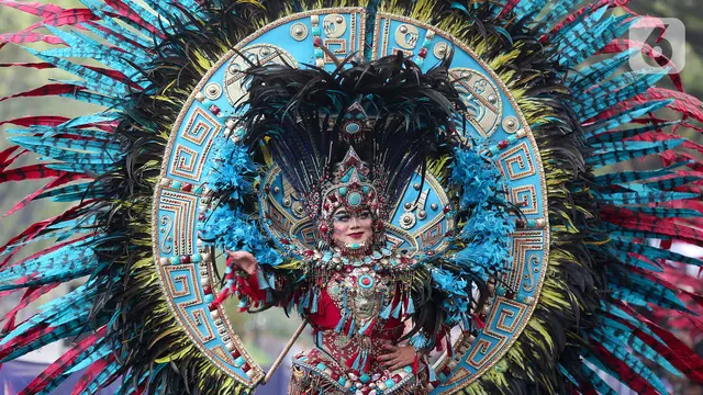 Jember Fashion Carnaval dalam Parade Tribal Grandeur