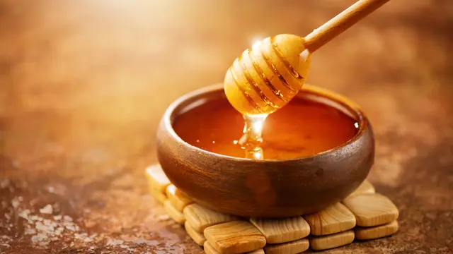 ilustrasi manfaat madu/Subbotina Anna/shutterstock