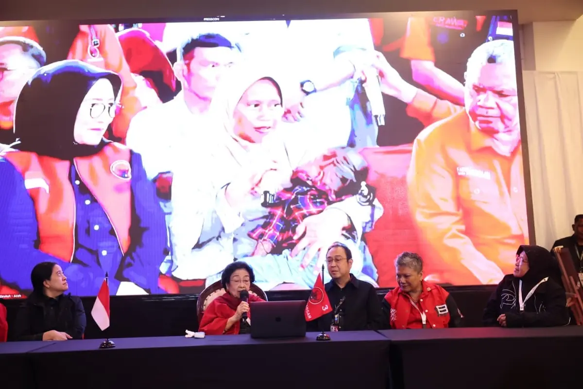 Ketua Umum PDI Perjuangan, Megawati Soekarnoputri memantau secara online kondisi pascabencana di Aceh dari Jakarta, Minggu (11/1/2026).