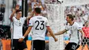 Jerman menang 3-0 atas Slovakia pada laga 16 besar Piala Eropa 2016 di Stade Pierre Mauroy, Lille, Minggu (26/6/2016) malam WIB. Tiga gol Die Mannschaft disarangkan Jerome Boateng, Mario Gomez, dan Julian Draxler. (Reuters/Lee Smith)
