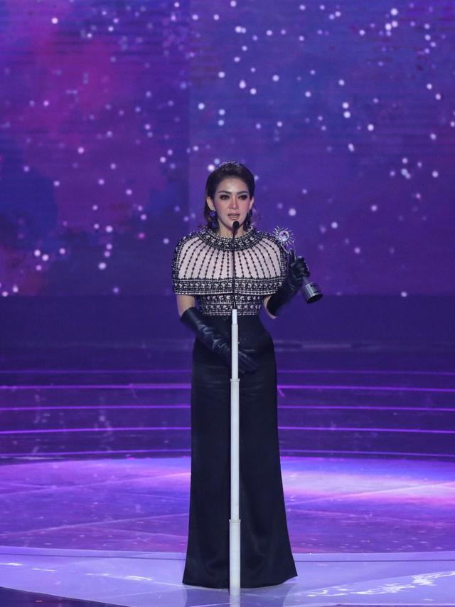 [Fimela] Syahrini SCTV Awards 2018
