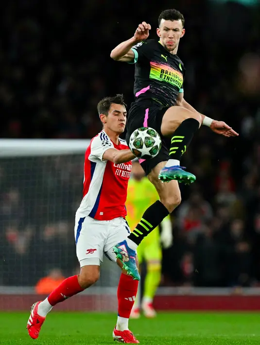 Pada menit ke-18, PSV Eindhoven berhasil mencetak gol penyeimbang lewat aksi Ivan Perisic. (Glyn KIRK/AFP)