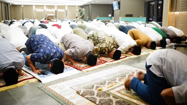 Kinerja Tercapai, Pegawai BSI Gelar Sujud Syukur