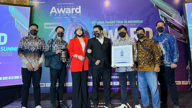 Shyalimar Malik saat menerima penghargaan di Acara Indonesian Award Magazine 3.0 (ist)
