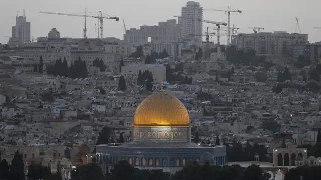 Menikmati Buka Puasa dengan Latar Masjid al-Aqsa