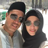 Nia Ramadhani dan Ardi Bakrie saat menjalani ibadah haji. (Instagram/ramadhaniabakrie)