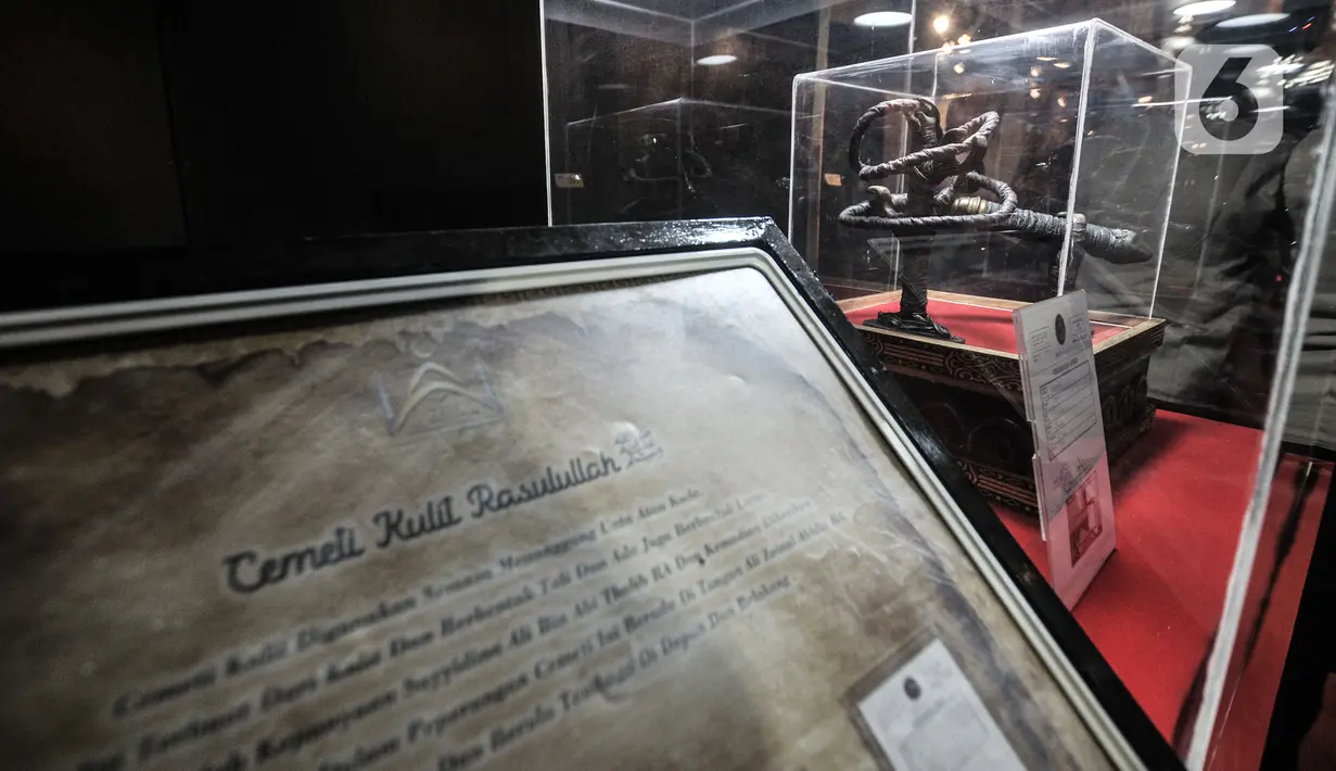 Salah satu  satu artefak atau peninggalan Nabi Muhammad SAW beserta Para Sahabat yang dipamerkan di Jakarta Islamic Centre (JIC), Jumat (23/4/2021). JIC menggelar pameran yang menampilkan artefak atau benda peninggalan Nabi Muhammad SAW dan Para Sahabat. (merdeka.com/Iqbal S Nugroho)