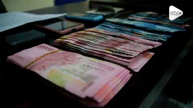Seorang lurah di Ternate, Maluku jadi otak pencurian uang hingga ratusan juta rupiah. Uang tersebut dibelikannya motor hingga barang rumah tangga.
