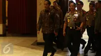 Presiden Jokowi didampingi Kapolri Jenderal Tito Karnavian tiba di Auditorium PTIK, Jakarta, Selasa (8/11). Jokowi akan memberikan arahan kepada jajaran Polri yang terlibat dalam pengamanan aksi 4 November. (Liputan6.com/Faizal Fanani)