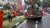 Mobil Ranger Damkar Jakarta Barat Ringsek Jatuh ke Selokan di Bogor