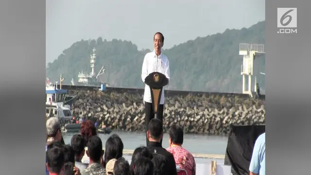 Presiden Joko Widodo (Jokowi) dan Menteri Susi Pudjiastuti melakukan kunjungan kerja ke Pangandaran Jawa Barat meresmikan Keramba Jaring Apung lepas pantai atau "offshore" di Pelabuhan Pendaratan Ikan (PPI) Cikidang, Babakan, Kabupaten Pangandaran.