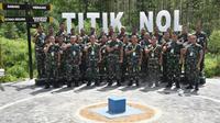 Foto bersama Pangdam VI Mulawarman bersama para Dansat Kodam VI/Mulawarman di titik nol IKN. (Liputan6.com/Istimewa)