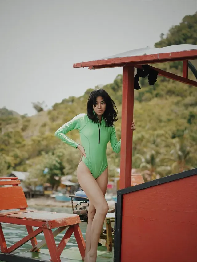 Widi Vierratale kenakan baju renang (Instagram/widikidiwdkdw)