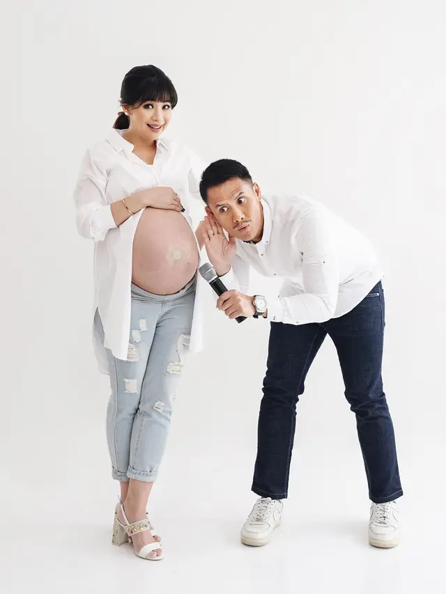 6 Pemotretan Maternity Shoot Istri Choky Sitohang, Konsepnya Unik