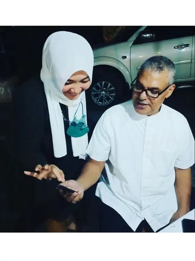 6 Potret Terbaru Penyanyi Religi Haddad Alwi, Dapat Kejutan Ultah ke-56 dari Sulis