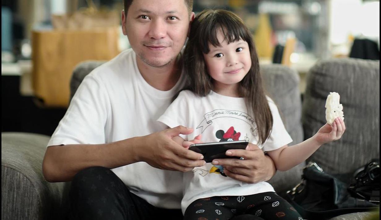 FOTO: Kebersamaan Gading Marten dan Gempi, Kompak Penuh Kasih Sayang - Hot Liputan6.com