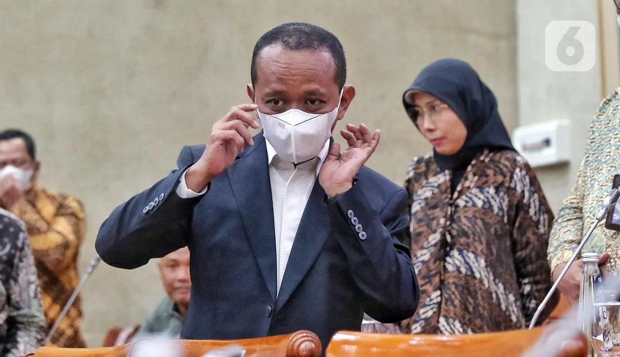 Menteri Investasi/Kepala Badan Koordinasi Penanaman Modal (BKPM) Bahlil Lahadalia saat menghadiri rapat kerja dengan Komisi VI DPR di Jakarta, Rabu (14/12/2022). Rapat tersebut membahas kinerja Kementerian Investasi/BKPM dan target investasi sampai Desember 2022. (Liputan6.com/Angga Yuniar)
