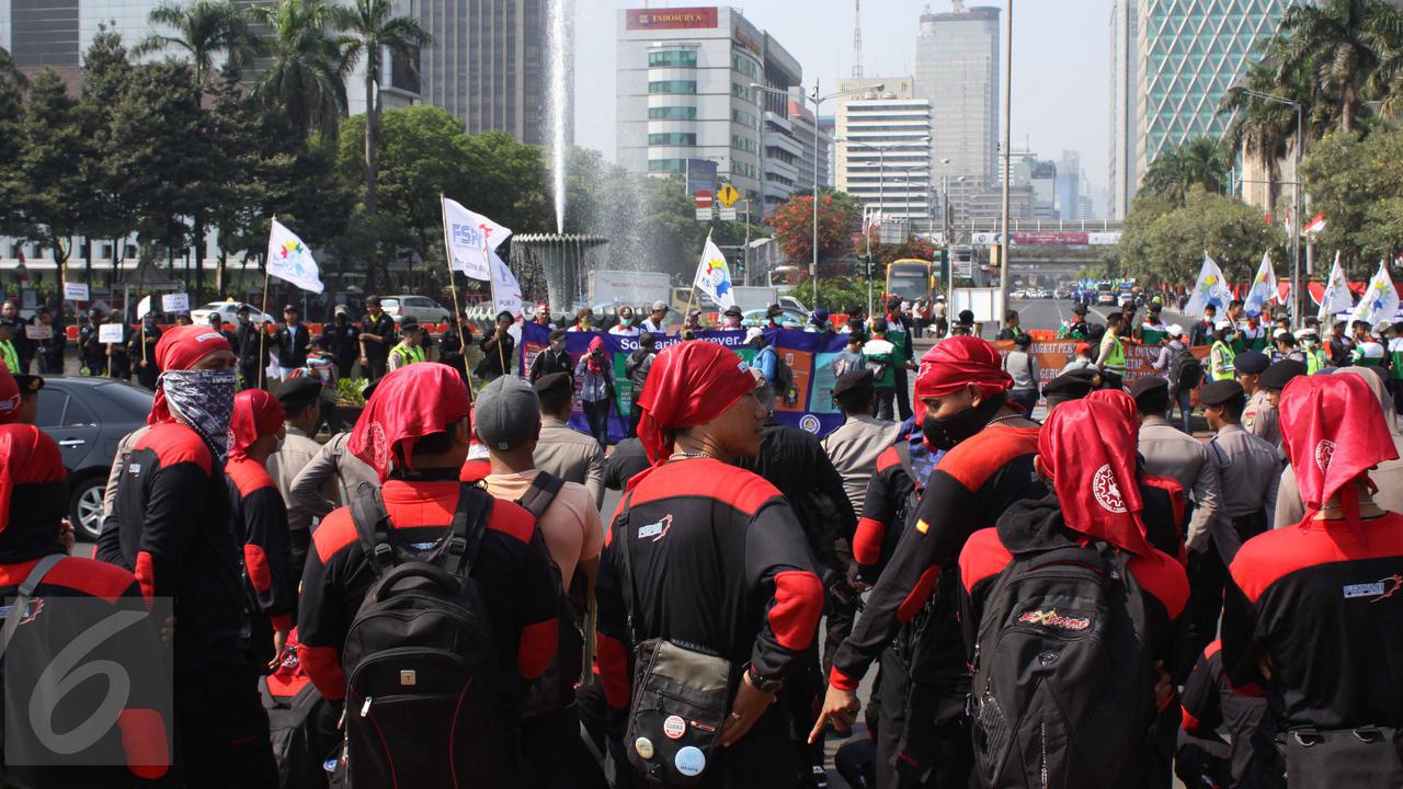 20150901-Ratusan Buruh Mulai Kuasai Kawasan Patung Kuda-Jakarta