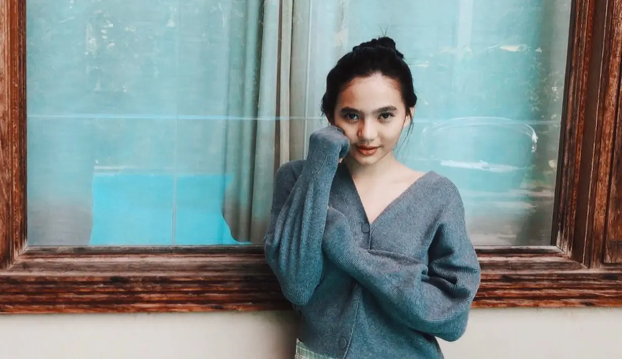 Karier wanita yang akrab disapa Ifah di dunia akting pun terbilang mumpuni. Pasalnya, dalam waktu singkat ia telah membintangi belasan judul sinetron, web series serta film layar lebar. (Liputan6.com/IG/@afifahifah23)