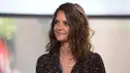 Katie Holmes terbilang sering gagal berhenti merokok. Sejak bercerai dari Tom Cruise ia pun masih melakukannya. (today.com)