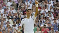 MELENGGANG - Novak Djokovic melenggang ke babak keempat Wimbeldon 2015. (REUTERS/Suzanne Plunkett)