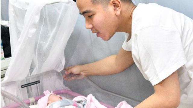 Foto Perdana Keluarga Kecil Gibran Rakabuming Raka Bersama La Lembah Manah