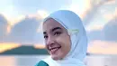 Janji untuk terus senyum dan senantiasa bahagia ditepati oleh Nabila Ishma. Nabila kian terlihat cantik saat menampilkan senyum terbaiknya. Tak heran jika penampilan anggun Nabila Ishma ini sukses curi perhatian netizen. Ia tampak ceria di foto tersebut. (Liputan6.com/IG/@nabilaishma)