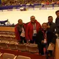 Raja Parlindungan Pane dan Harry Warganegara, berserta pengurus FHEI saat menyaksikan speed skating di Makomanai Indoor Skating Rink di Sapporo, Jepang