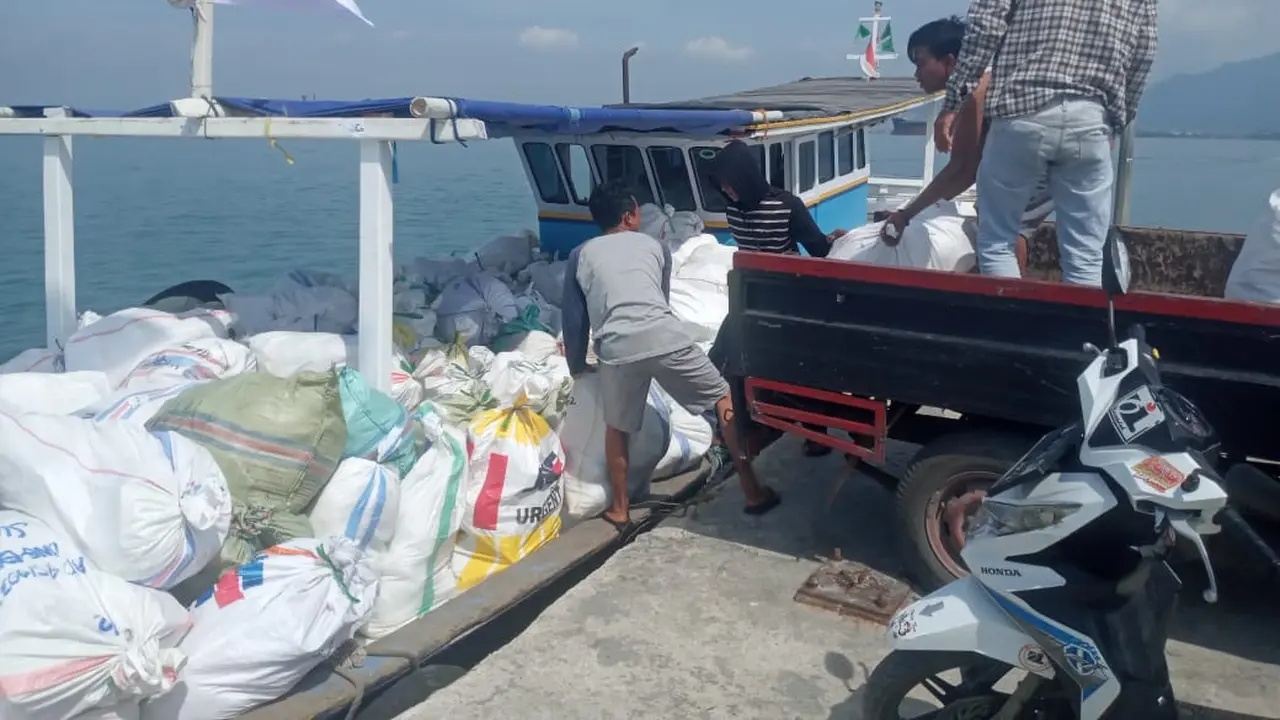 Peduli warga Banten yang terdampak Covid-19 jelang Idulfitri.
