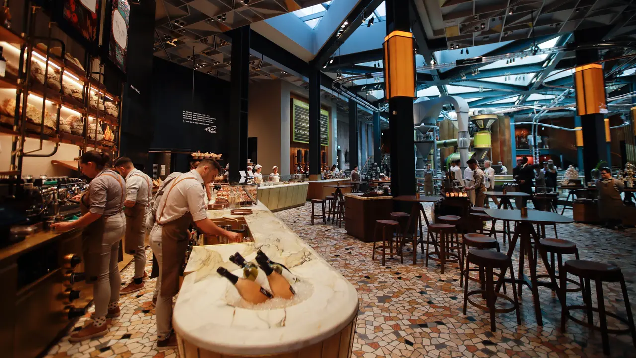 Starbucks Buka Gerai Kopi di Italia