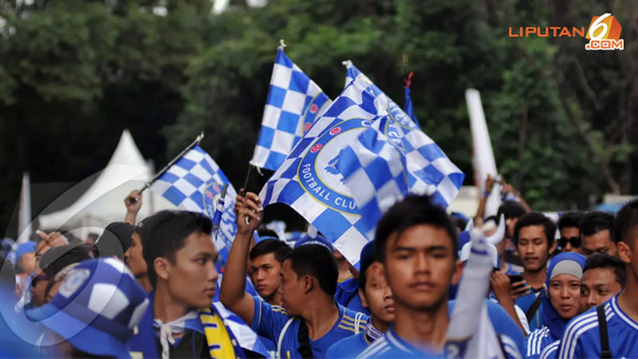 chelsea-fans-130725c.jpg