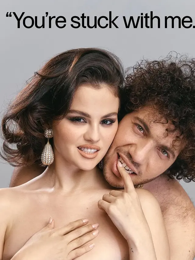 Pose Provokatif Selena Gomez dan Benny Blanco untuk Sampul Majalah, Sampai Bertelanjang Dada