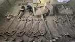 Dua orang peneliti menemukan sebuah lubang penguburan kuda di Luoyang, Cina yang berisi beberapa kerangka kuda yang utuh dan kereta. Makam yang berumur 2.500 tahun ini sudah digali sejak tahun 2009. (Dailymail) 