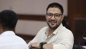 Sidang beragendakan pemeriksaan saksi verbalisan atau penyidik Ammar Zoni. Tampak dalam foto, terdakwa dugaan peredaran narkotika di Rumah Tahanan (rutan) Salemba, Muhammad Ammar Akbar alias Ammar Zoni saat mengikuti sidang lanjutan kasusnya di Pengadilan Negeri (PN) Jakarta Pusat, Kamis (15/1/2025). (KapanLagi.com/Budy Santoso)