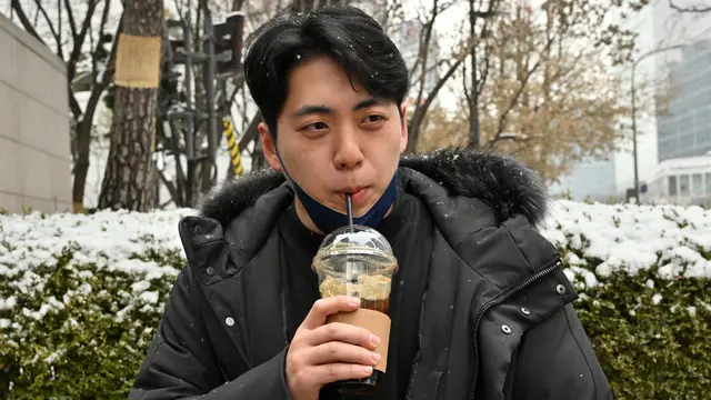 Viral di TikTok, americano diklaim bantu bakar lemak dan turunkan berat badan. Apakah benar? Simak manfaat kopi hitam ini untuk diet! (Jung Yeon-je / AFP)
