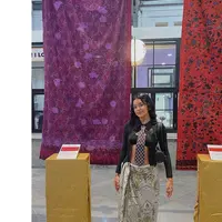 Eva Celia sampai Sadie Sink memberi inspirasi tampil stylish dengan fashion item yang jadi tren 2022, dasi