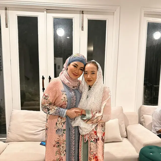 Diangkat Menjadi Anak Tahun 2013, Ini 6 Potret Reza Artamevia dan Baby Mamesah