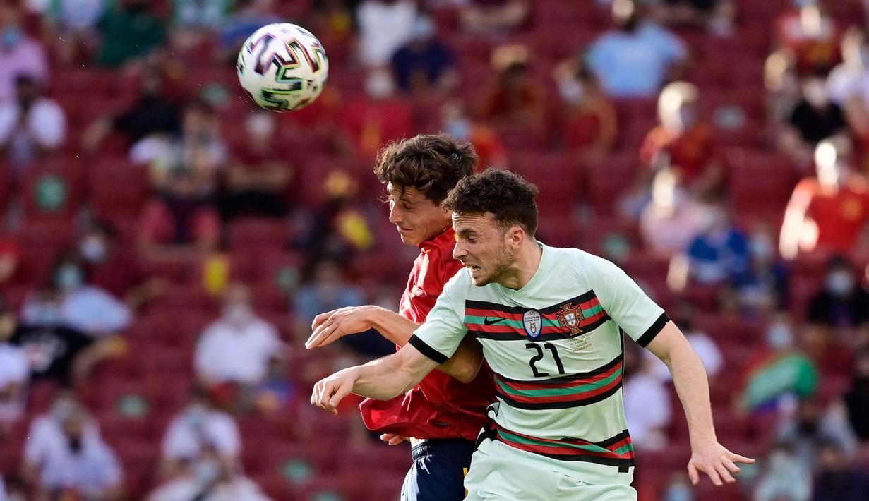Pertandingan Spanyol dan Portugal dalam uji coba jelang Euro 2020 (Euro 2021) berlangsung di Wanda Metropolitano, Madrid, Sabtu (5/6/2021) dini hari. Mereka harus berbagi skor imbang 0-0 karena tak ada gol yang tercipta dari peluang-peluang mereka. (Foto: AFP/Javier Soriano)