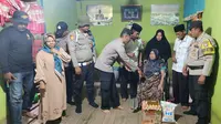 Puluhan Janda Tua Korban Bencana Banjir Rokan Hilir Dapat Bantuan