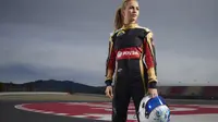 Perempuan yang cukup bersinar dalam olahraga balap adalah Carmen Jordá asal Spanyol. Dia baru saja bergabung dengan Lotus Formula 1 Team (Foto: http://autoweek.com/)