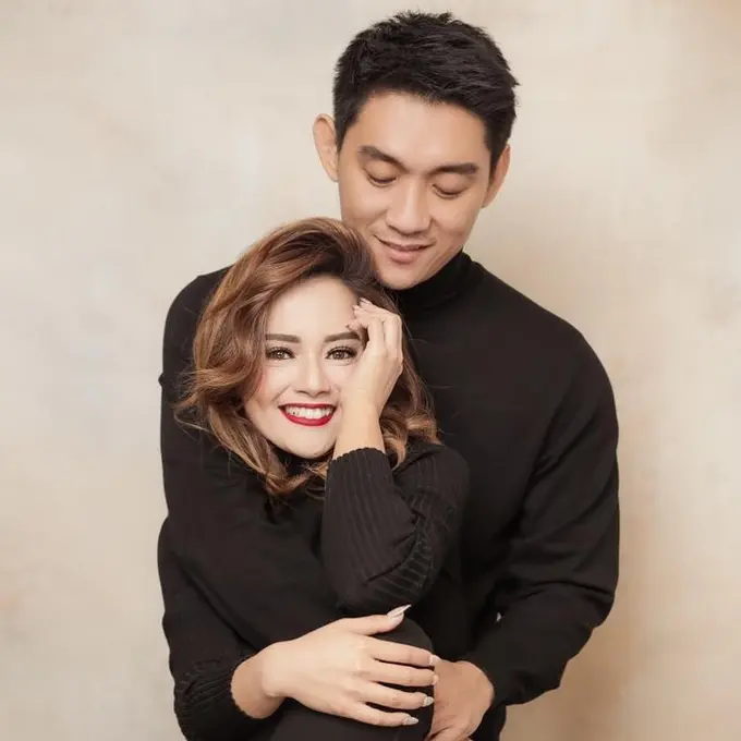 6 Momen Kompak Ifan Seventeen dan Citra Monica Pakai Baju Couple, Serasi