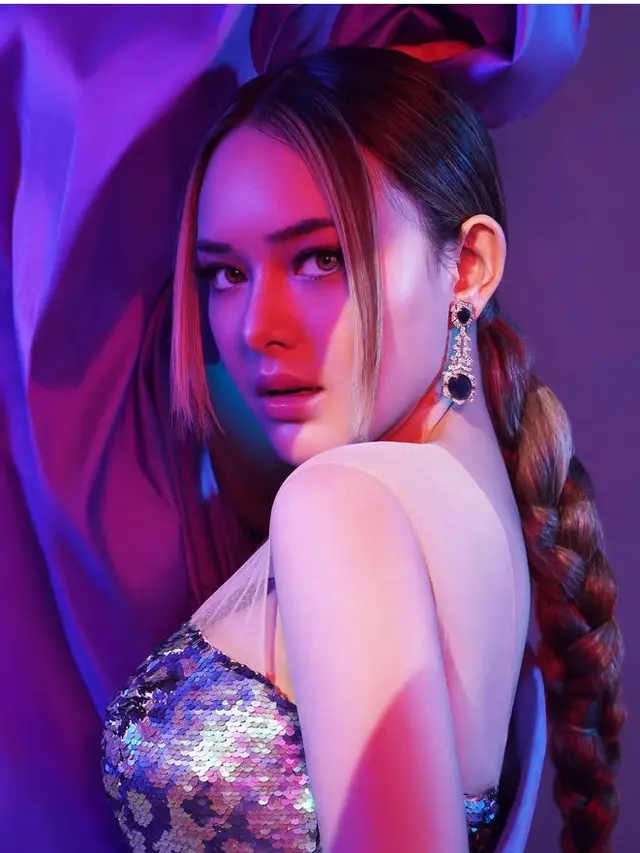 Amanda Manopo dengan Gaya Rambut Kepang. [@jooehair]