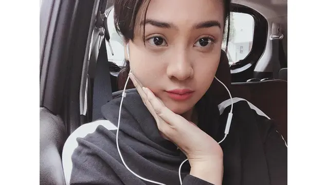 Gunakan Air Wudhu untuk Skincare, Ini 7 Potret Anya Geraldine Tanpa Makeup