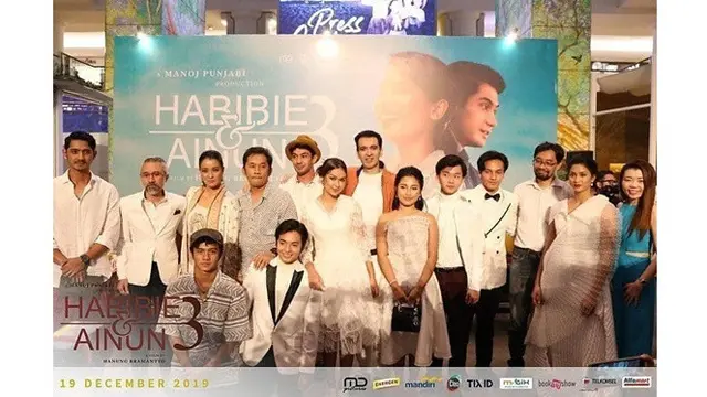 Sudah Bebas, Ini 7 Potret Terbaru Jefri Nichol Hadiri Gala Premier Habibie & Ainun 3