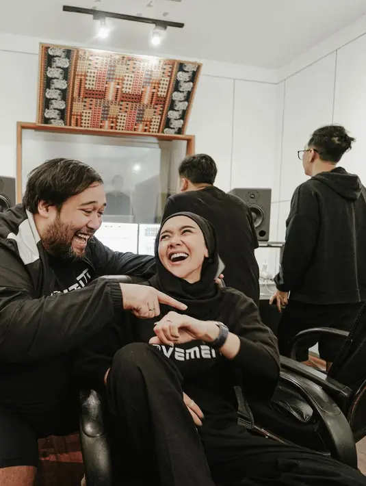 Menyesal dengan yang telah dilakukan sebelumnya, Cita Rahayu melakukan berbagai hal, salah satunya adalah terapi untuk mengobati penyakitnya. Sekitar satu tahun menjalani terapi dan akupuntur, perlahan mulai membaik. Sekarang juga memilih vitamin alami daripada vitamin berbahan kimia. [Instagram/cita_rahayu]