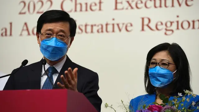 John Lee terpilih sebagai pemimpin Hong Kong berikutnya pada Minggu 8 Mei 2022 oleh komite pemilihan yang terdiri dari hampir 1.500 anggota yang sebagian besar pro-Beijing. (Foto AP/Kin Cheung)