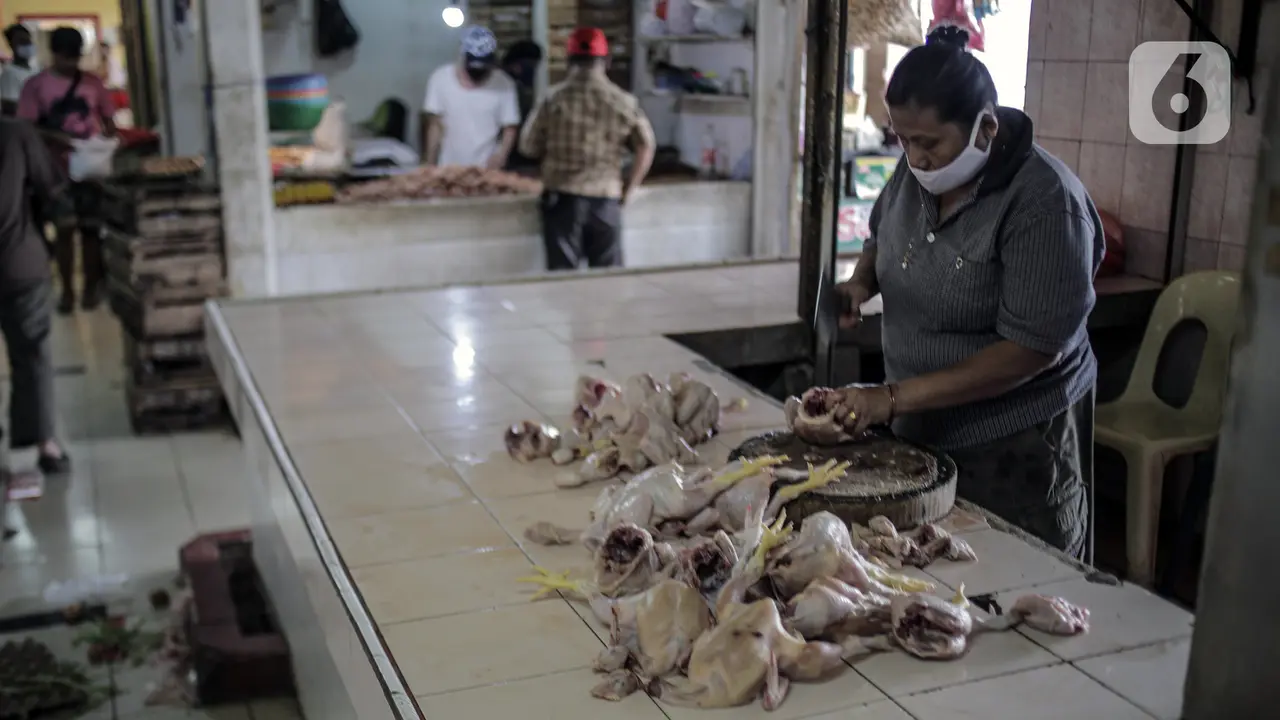 FOTO: Kembali Buka, Pasar Kebayoran Lama Terapkan Protokol Kesehatan COVID-19