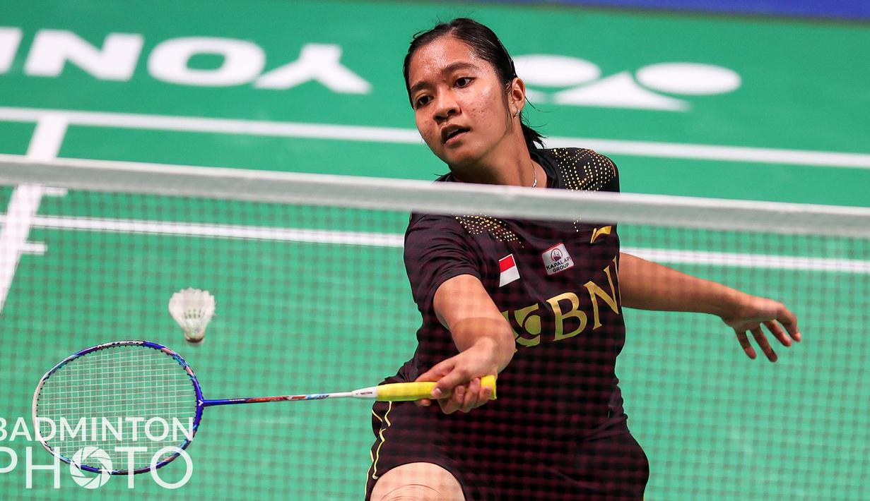 Laga ditentukan oleh pertandingan antara Ester Nurumi melawan Phittayaporn Chaiwan di partai kelima. Gim pertama berjalan dengan ketat. Sebanyak 13 kali skor imbang tersaji. Laga selama 44 menit tersebut akhirnya selesai dengan skor 25-23 dengan kemenangan Thailand. (Badminton Photo/Yohan Nonotte)